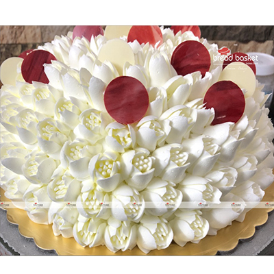 Gumpaste Flowers For Decorating A Cake