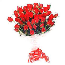 "Badam 100gms, Pista 100 gms, Kismis 100 gms, 15 Yellow Roses Basket - Click here to View more details about this Product
