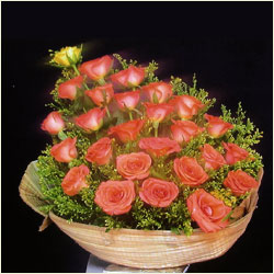 "Round shape Vanilla flavor cake -1kg, 200 Roses Arrangement - Click here to View more details about this Product